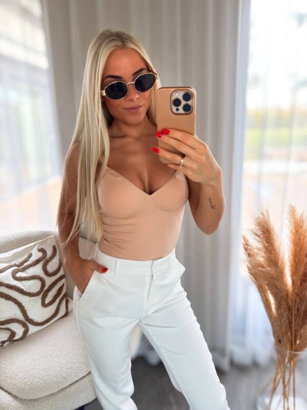 Beež vormim body naistele