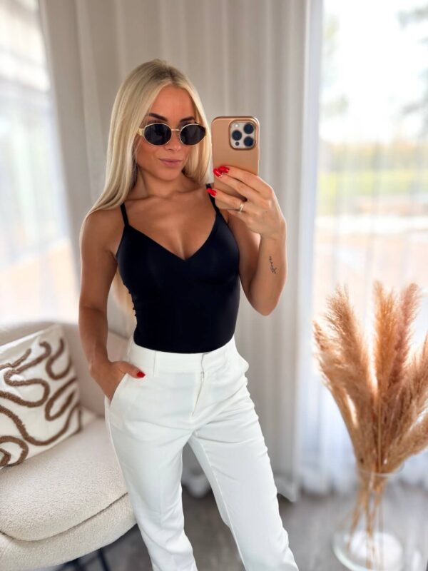 Must vormiv body naistele