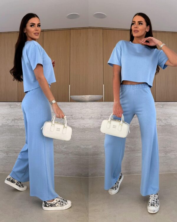 Helesinine kaheosaline komplekt naistele