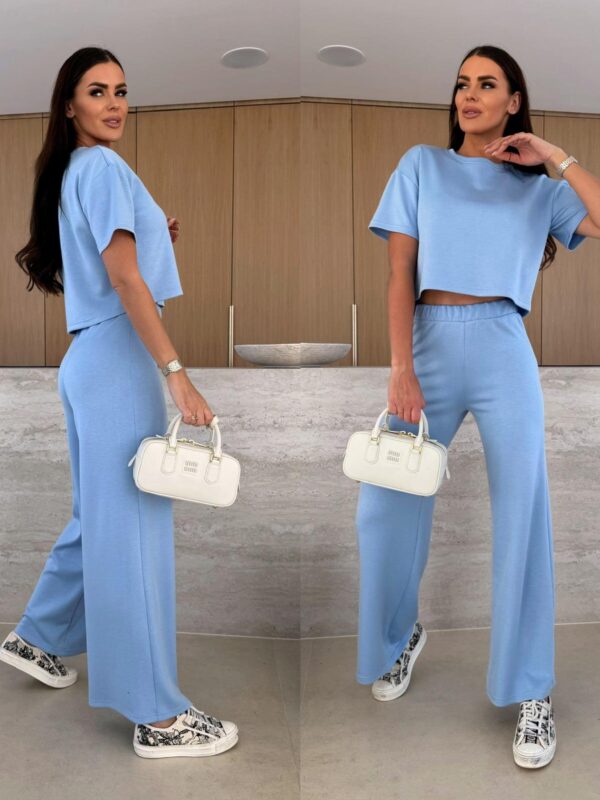 Helesinine kaheosaline komplekt naistele