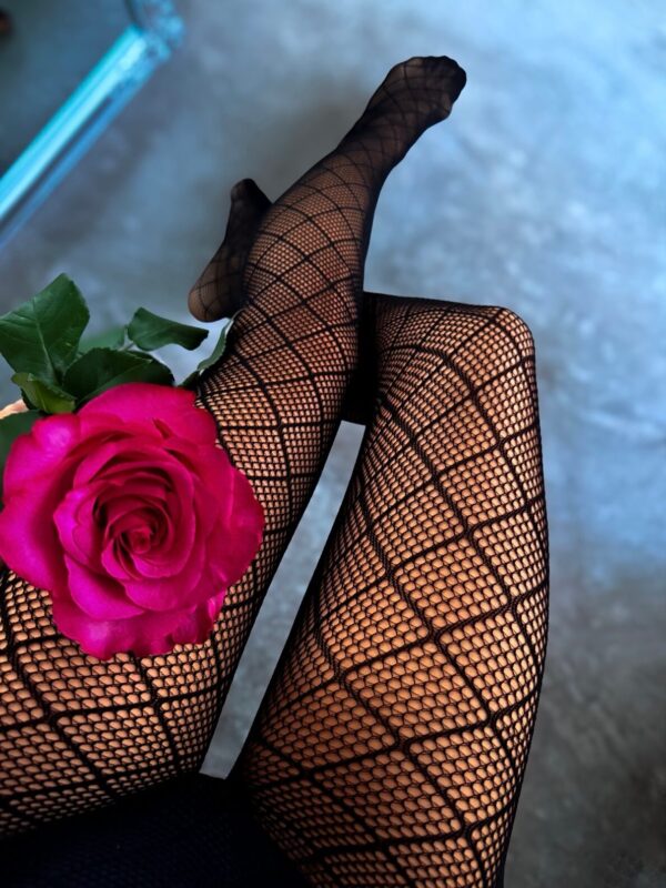 Mustad võrksukkpüksid naistele